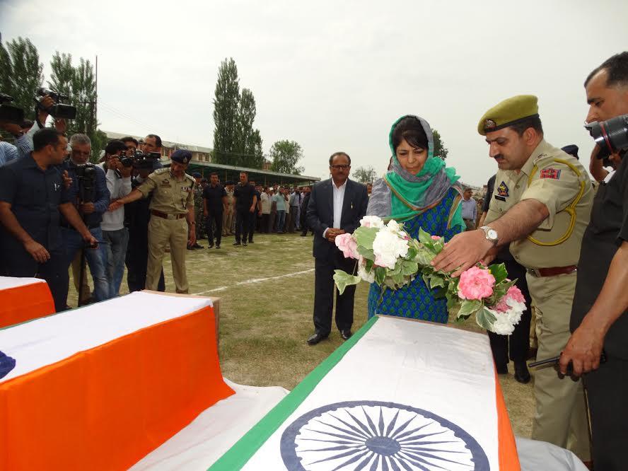 CM condemns killing of policemen